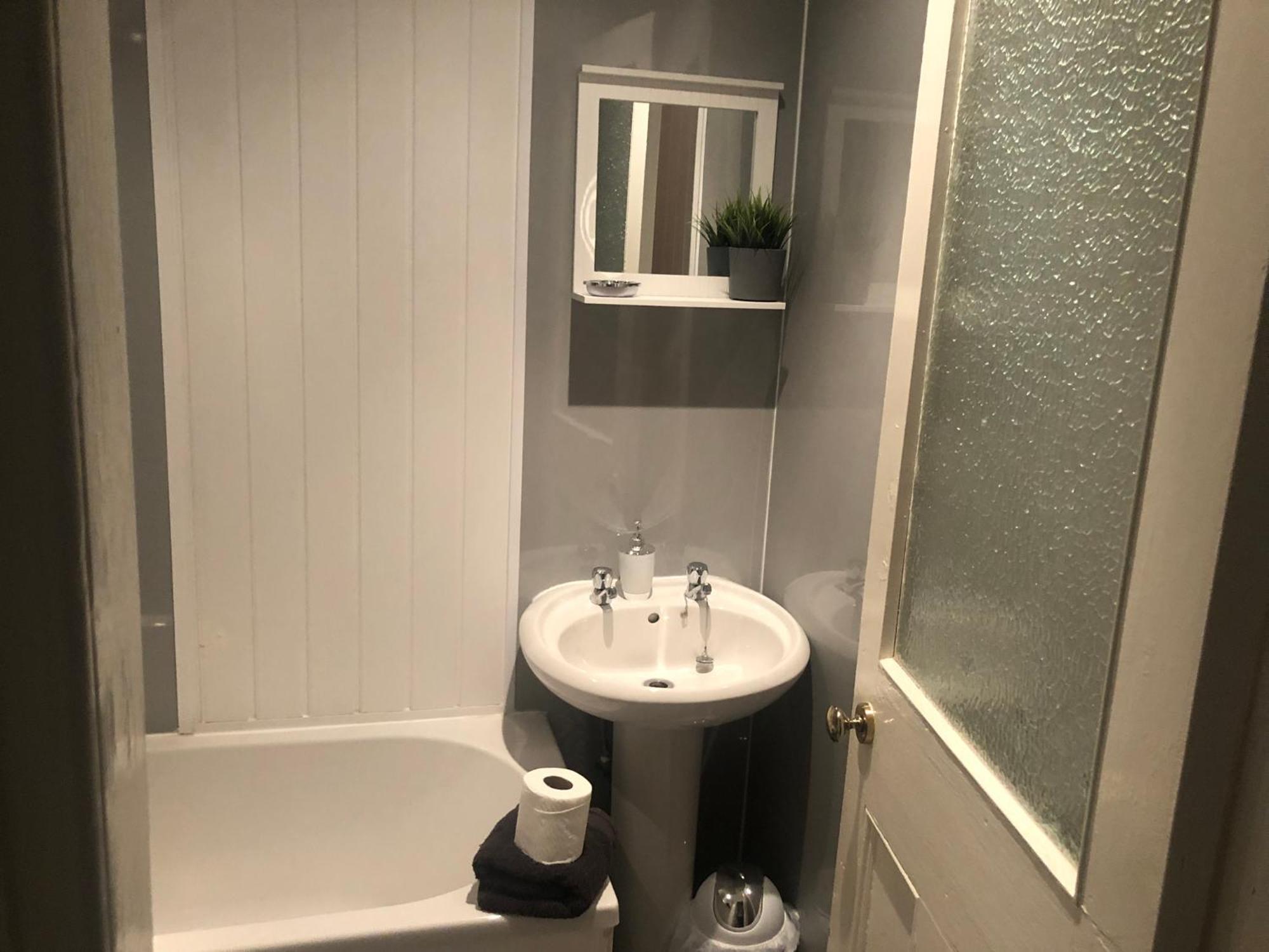רות'סיי Captivating 2-Bed Apartment In Isle Of Bute מראה חיצוני תמונה